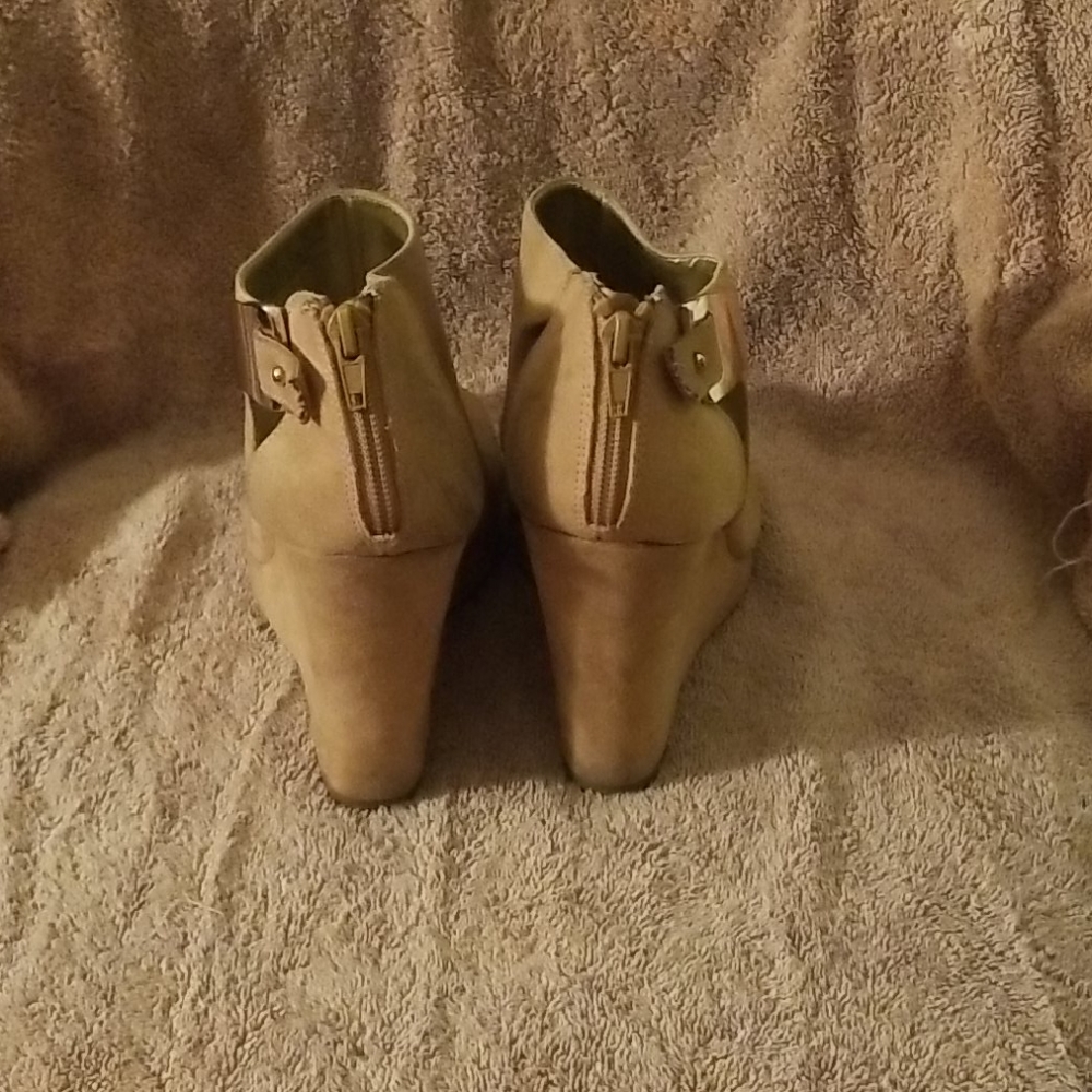 Shoes - Picture 3 of 5